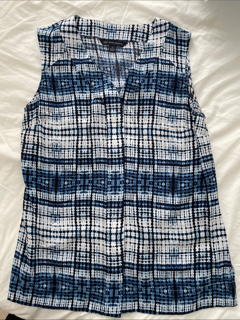 Brooks Brothers Blue and White Sleeveless V-Neck top